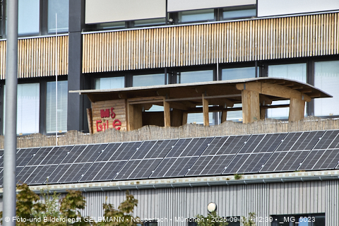 Achitektur_im_Plettzentrum_die Holzverkleidung_an_der_Fassade__MG_5023.jpg